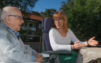 Bo och Hanna delar trädgård