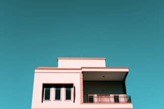 Lär dig tolka mäklarens texter