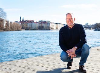 Felix Engström på en brygga vid Gröndal